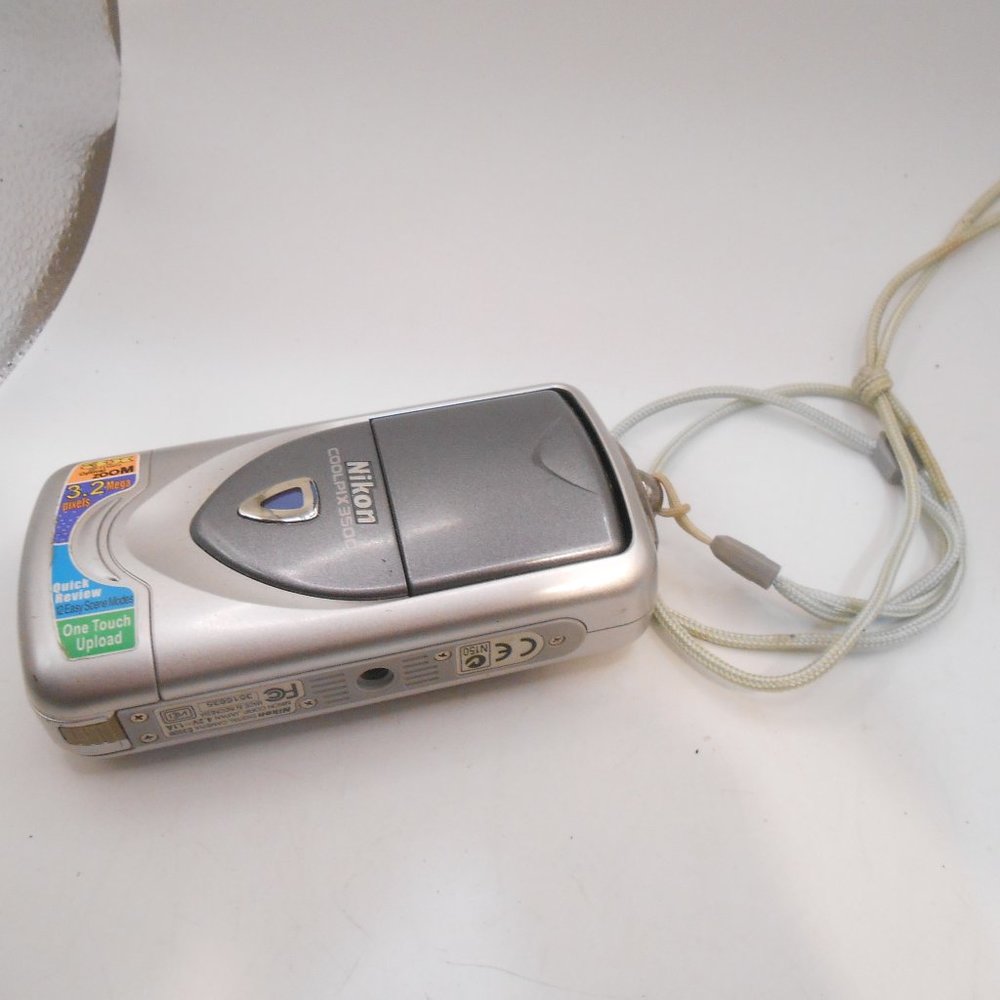 nikon coolpix 3500 camera